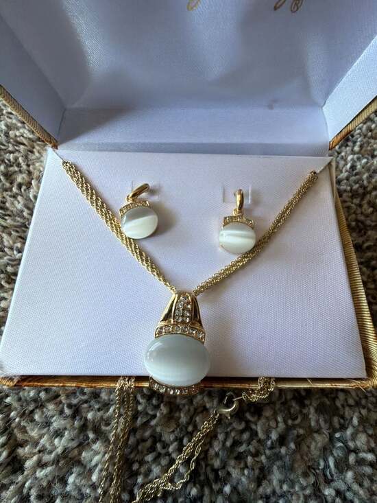 Unbranded Jewelry - Gold-Tone Cat's Eye Stone Pendant Necklace and Drop Earrings Jewelry Set